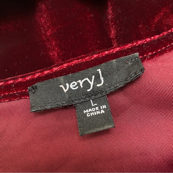 NWOT Red Velvet Flowy Bell Sleeve Deep V Neck Dress - Picture 12 of 12